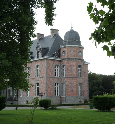 L'aile Est du château de Dourlers.