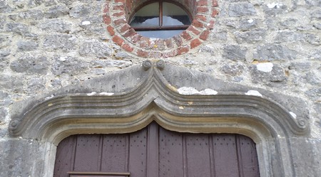 Eglise d'Ecclesv détail du porche.