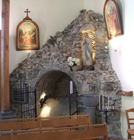 Grottel dans l'église d'Ecuelin