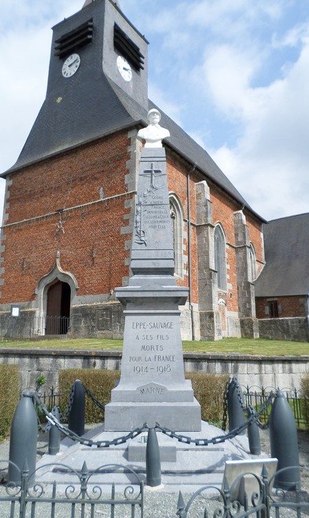 Monument aux Morts d'Eppe Sauvage.
