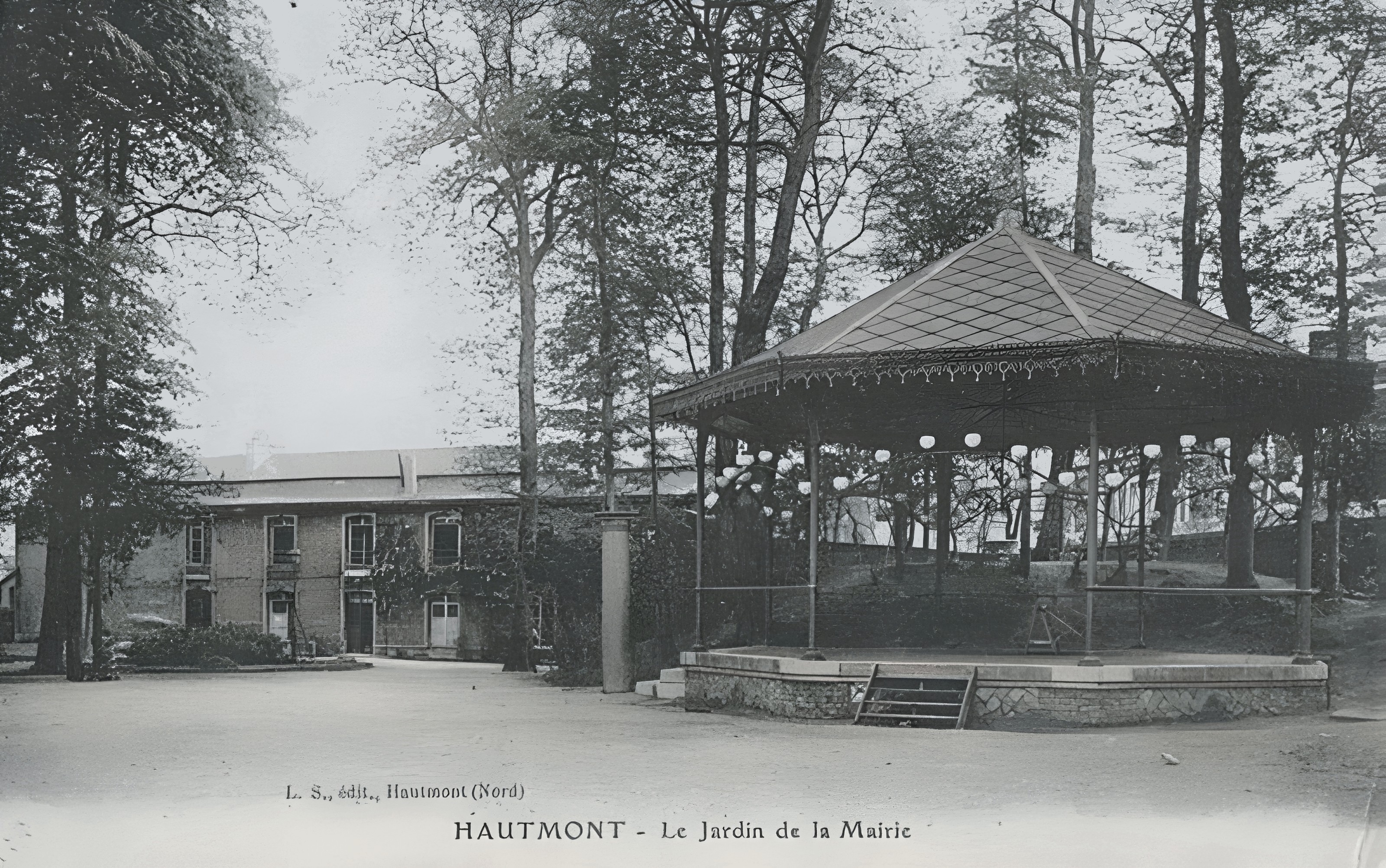 Hautmont: l'ancienne mairie, le kiosque