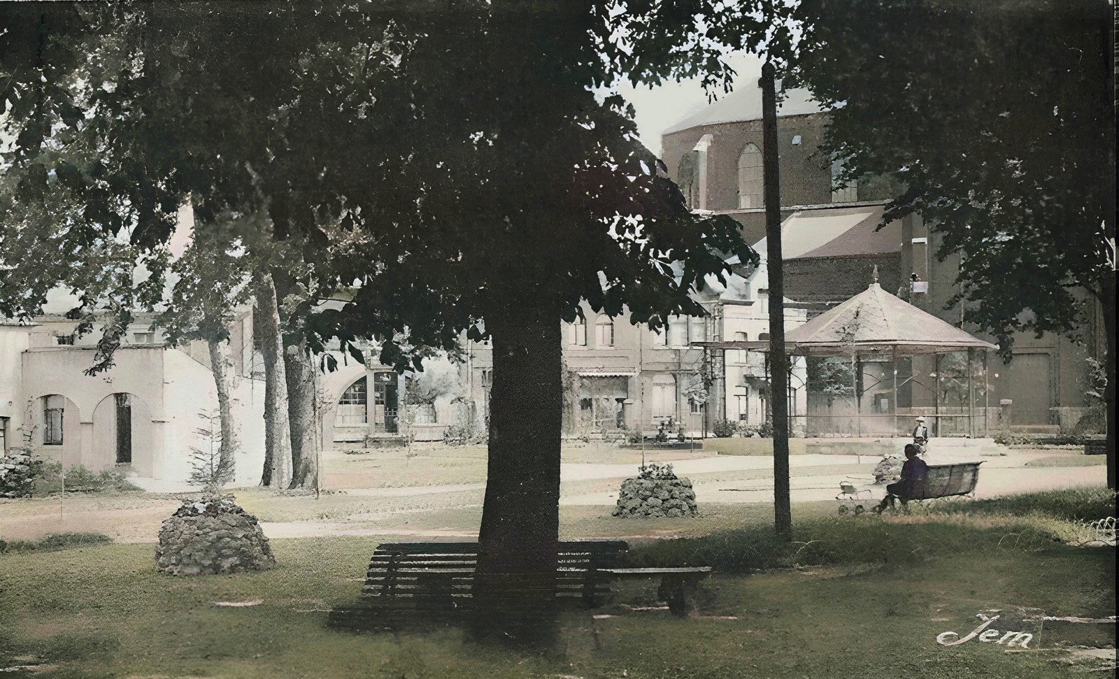 Hautmont: l'ancienne mairie, le parc