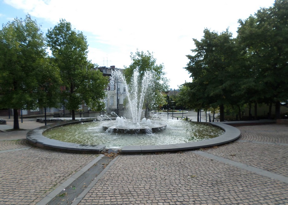 La fontaine du parc à Hautmont.