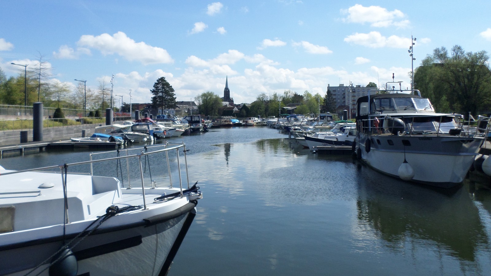 port de plaisance d'Hautmont. Isara.