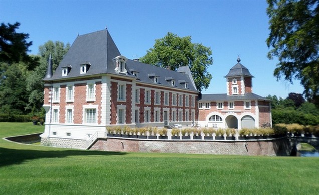 Avesnois: Le château d'Eth.