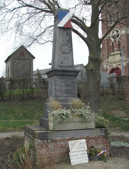 Monument aux Morts de  Le Favril