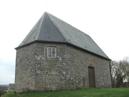 Chapelle à  Lez Fontaine