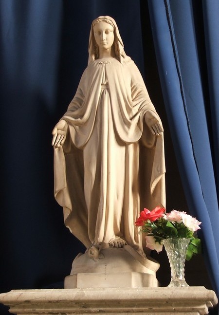 Statue de l'église de Louvroil.