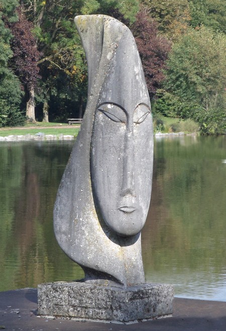 Louvroil : Sculpture au lac du Paradis.