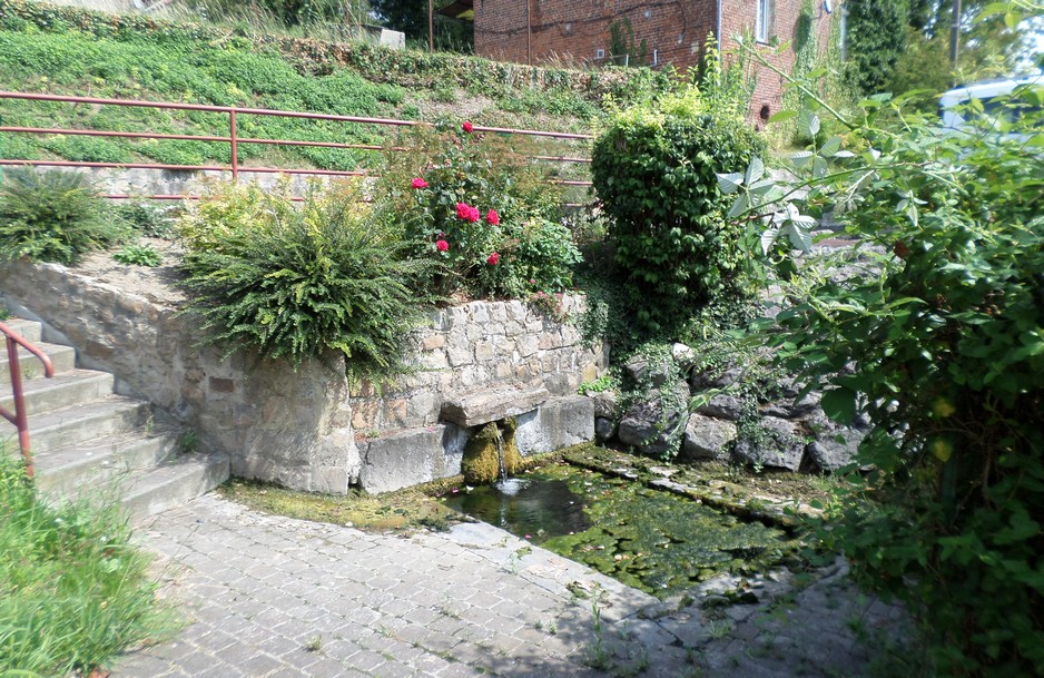 Fontaine située à Maresches