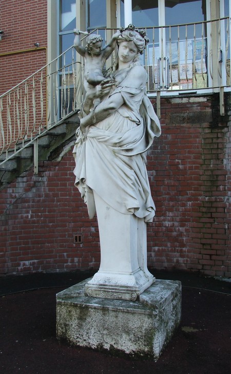 Statue représentant Sapho à Marpent