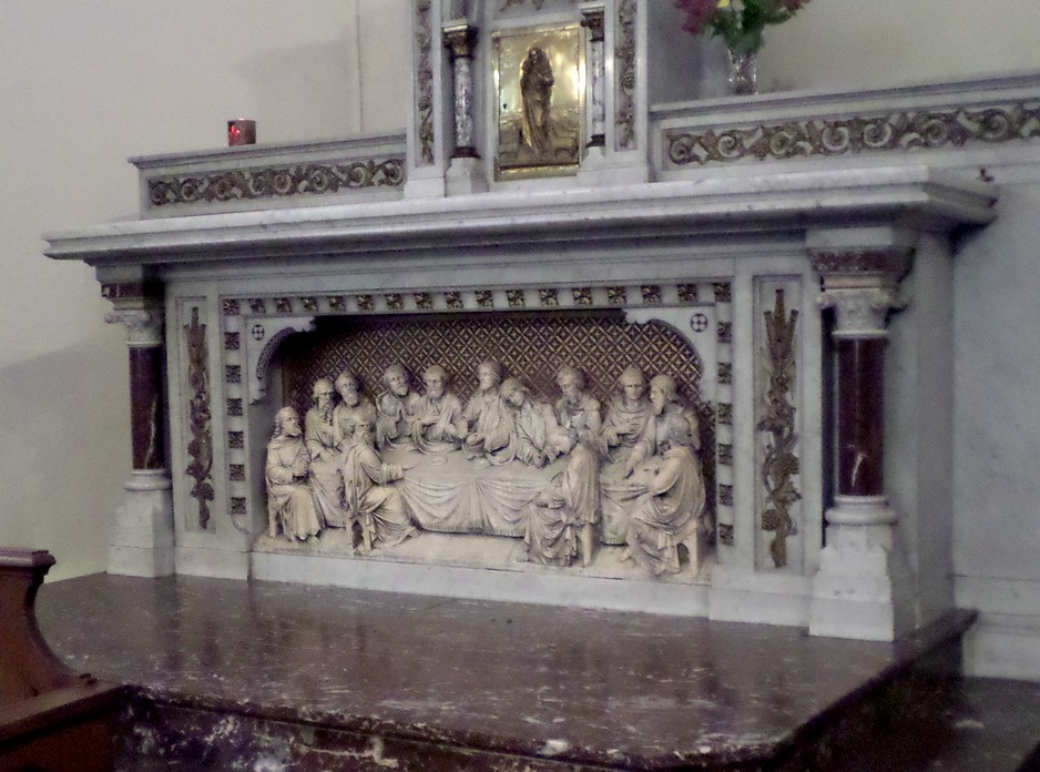 Eglise de l'immaculée Conception à Douzies. L'autel