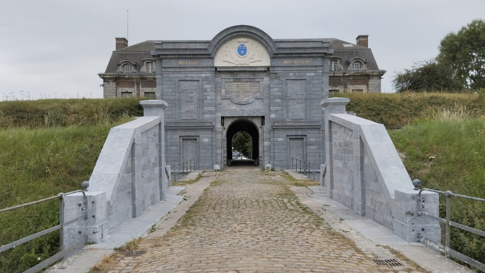 Porte de Mons à Maubeuge, entrée Nord restaurée.