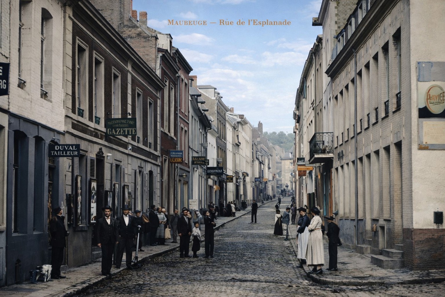 Cartes postales de Maubeuge, L'Esplanade et les Casernes Joyeuse.