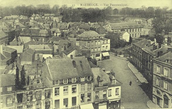 Cartes postales anciennes de Maubeuge, vue aérienne du marché au Fils