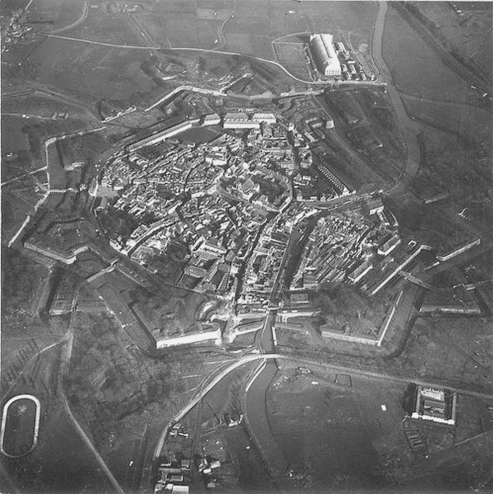 Maubeuge, vue aérienne de 1915.