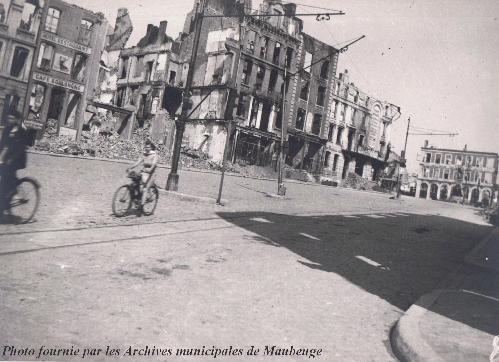 Muabeuge, la place Mabuse bombardée.