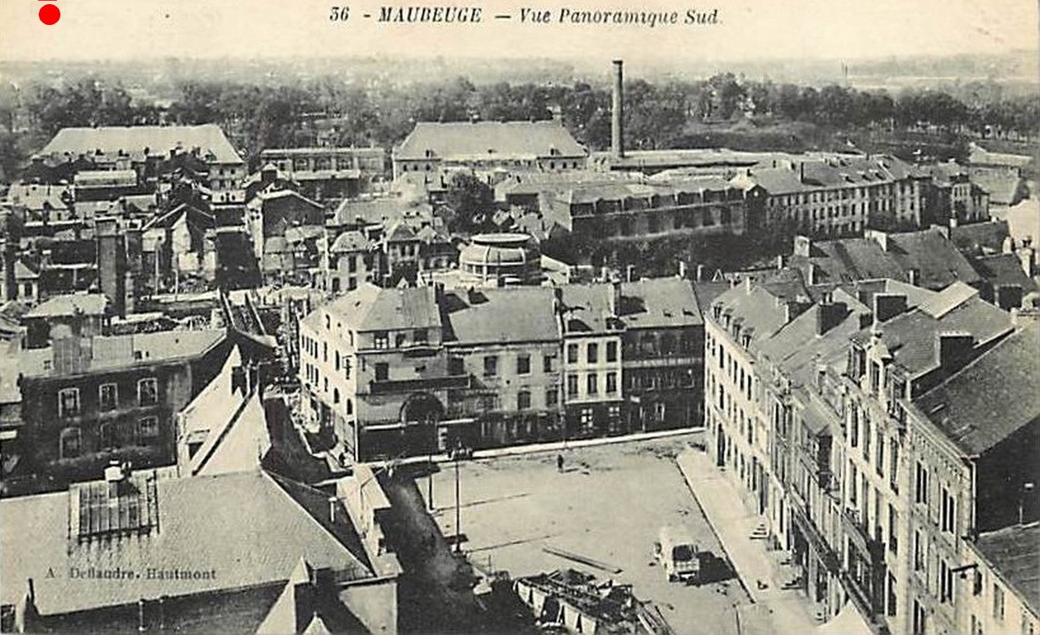 Cartes postales anciennes de Maubeuge, Vue aérienne de la place Mabuse.