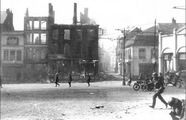 La place Vauban après les bombardements du 16 mai 1940