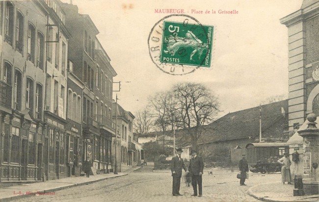 Cartes postales anciennes de Maubeuge, la porte de Mons