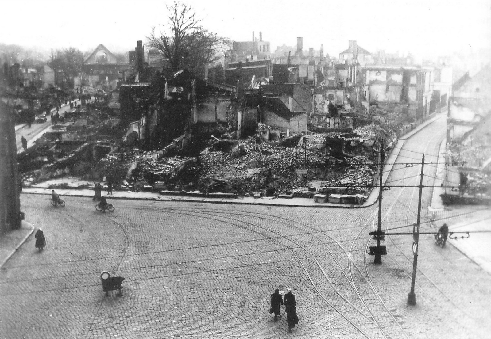 La Place Vauban après les bombardements du 16 mai 1940