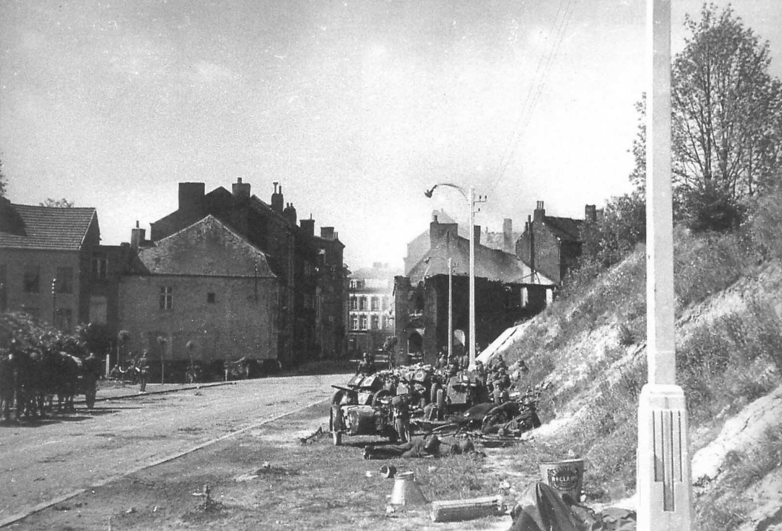 La rue Casimir Fournier après les bombardements du 16 mai 1940