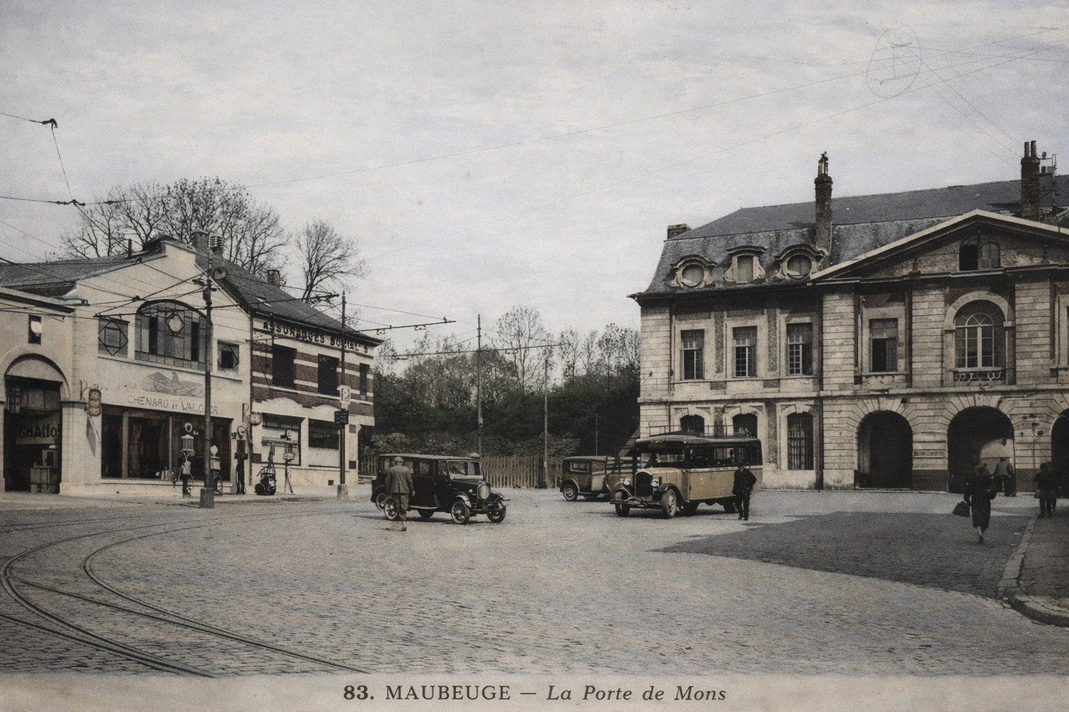 Cartes postales anciennes de Maubeuge, la porte de Mons