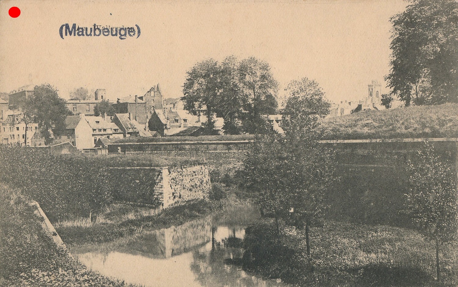 Cartes postales anciennes de Maubeuge, Porte des Poilus les remparts