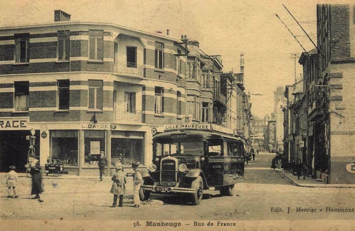 Cartes postales anciennes de Maubeuge, Porte de France, rue de France