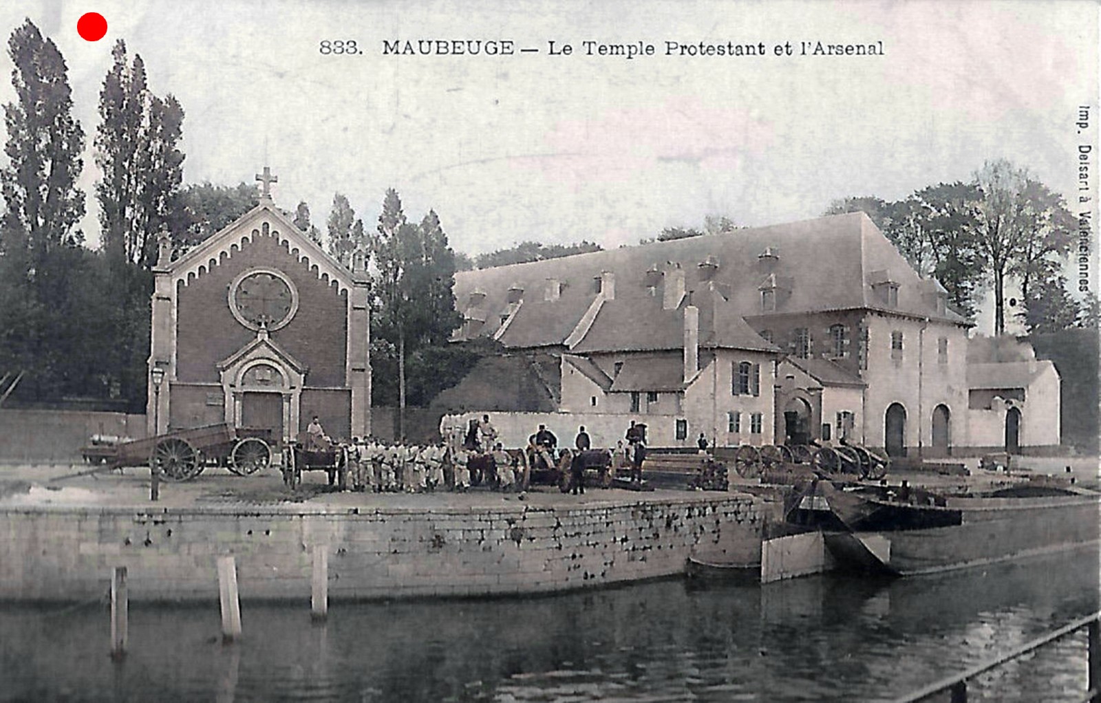 Cartes postales anciennes de Maubeuge, La Sambre, les quais, l'Arsenal et le temple protestant.