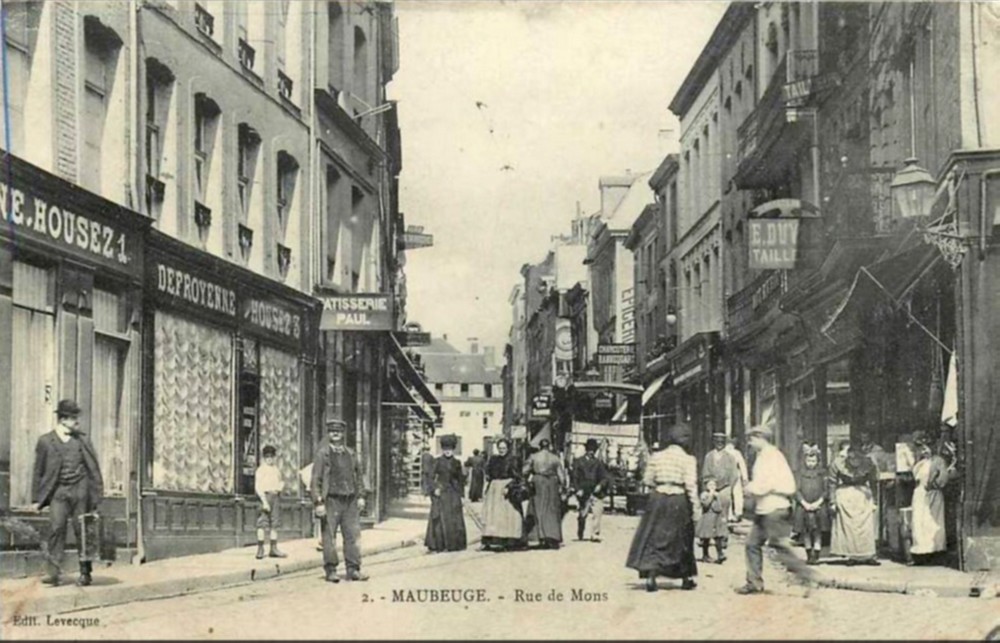 Maubeuge, entrée rue de Mons coté marché aux Herbes.