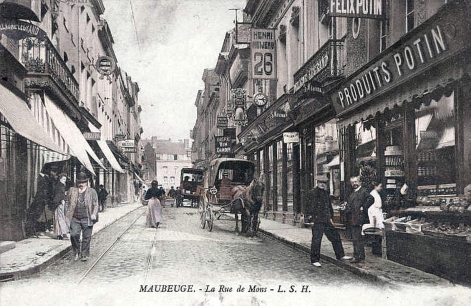 Cartes postales anciennes de Maubeuge, rue de Mons