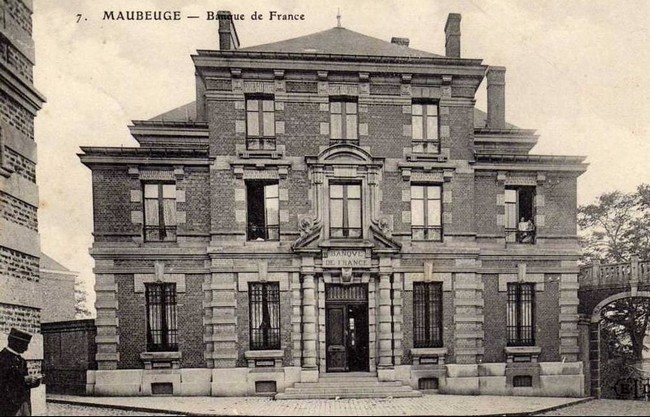 Cartes postales anciennes de Maubeuge, salle Sthrau, Collège, Banque de France, La Poste