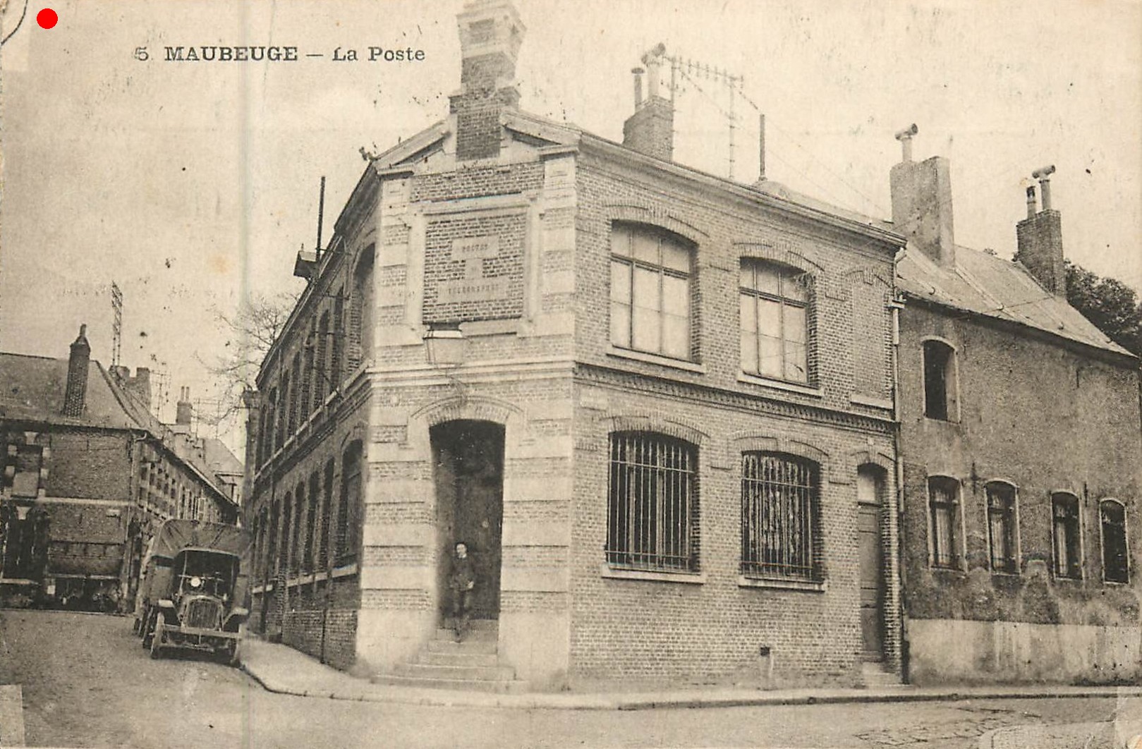 Cartes postales anciennes de Maubeuge, salle Sthrau, Collège, Banque de France, La Poste