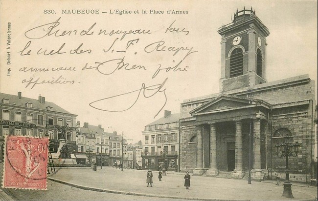 Cartes postales anciennes de Maubeuge, Place d'Armes, l'église
