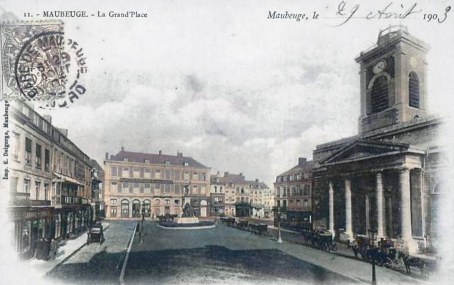 Cartes postales anciennes de Maubeuge, Place d'Armes vue générale