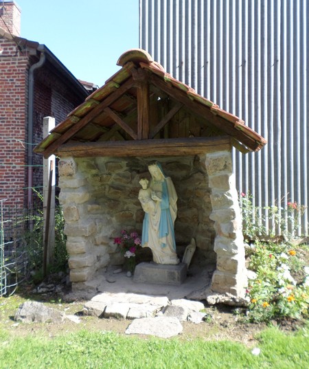 Mecquignies, petite chapelle