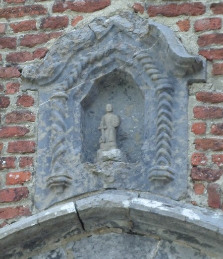 Eglise de Moustier en Fagne, détail du porche.