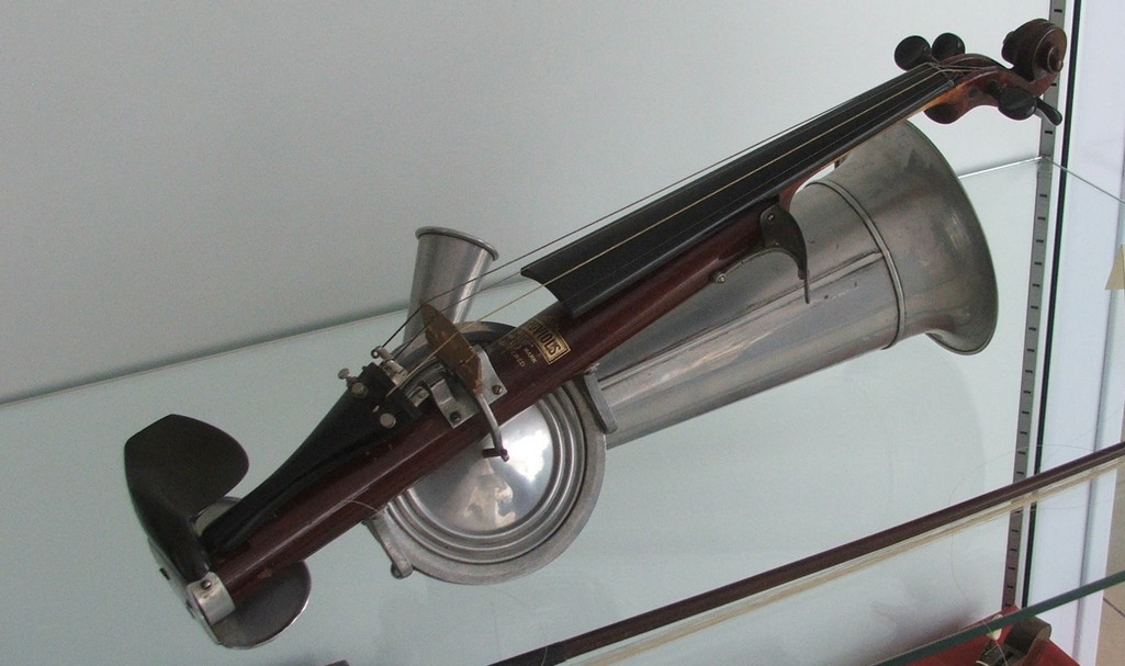 Musée de la machine parlante et du son enregistré à Cousolre: Violon à pavillon (1899)