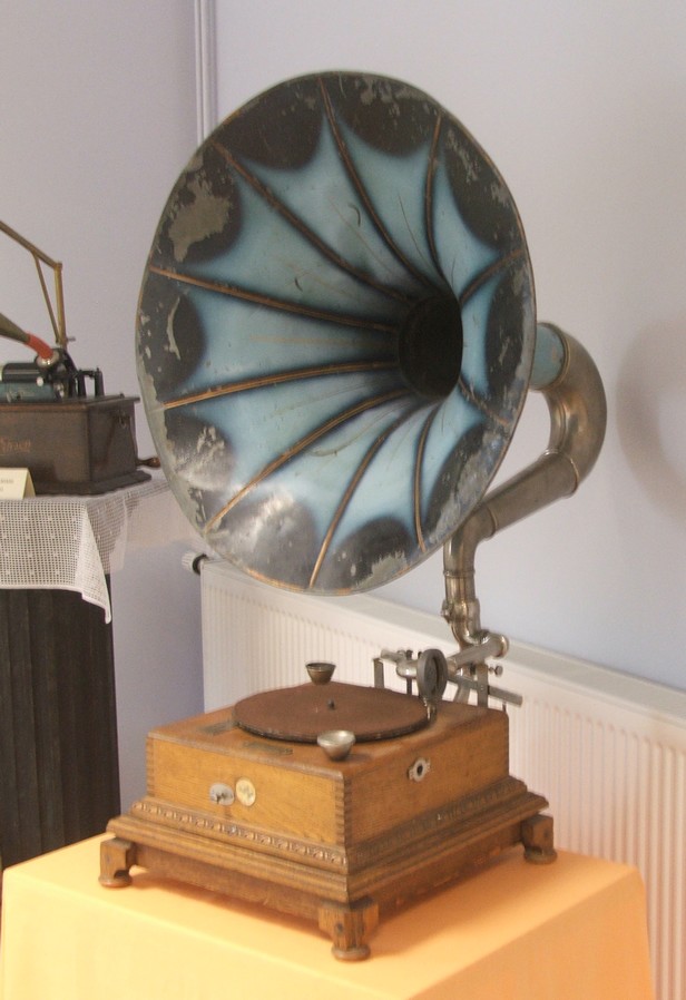 Musée de la machine parlante à Cousolre : Gramophone Mammut 1915