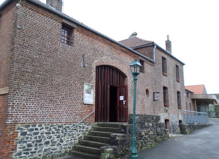 Musée de la Faïence et de la Poterie à Ferrière la Petite, Cour des potiers.