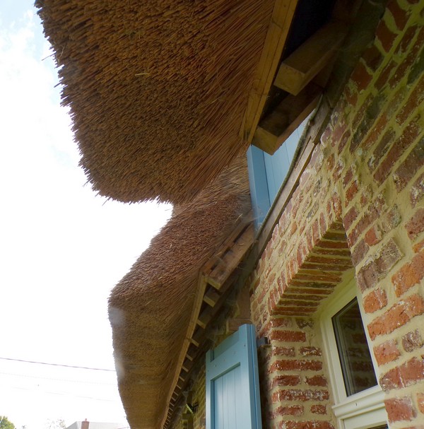La Maison du Sabotier à Jolimetz, toit de chaume