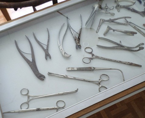 Musée du Sanatorium de Felleries-Liessies, instruments opérations