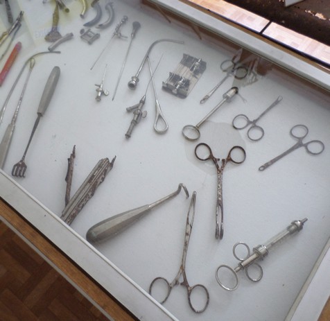 Musée du Sanatorium de Felleries-Liessies, instruments d'opération.