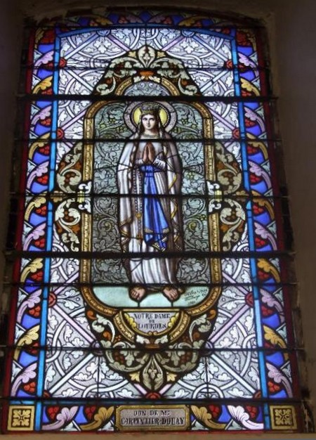 L'église d'Orsinval, vitrail.