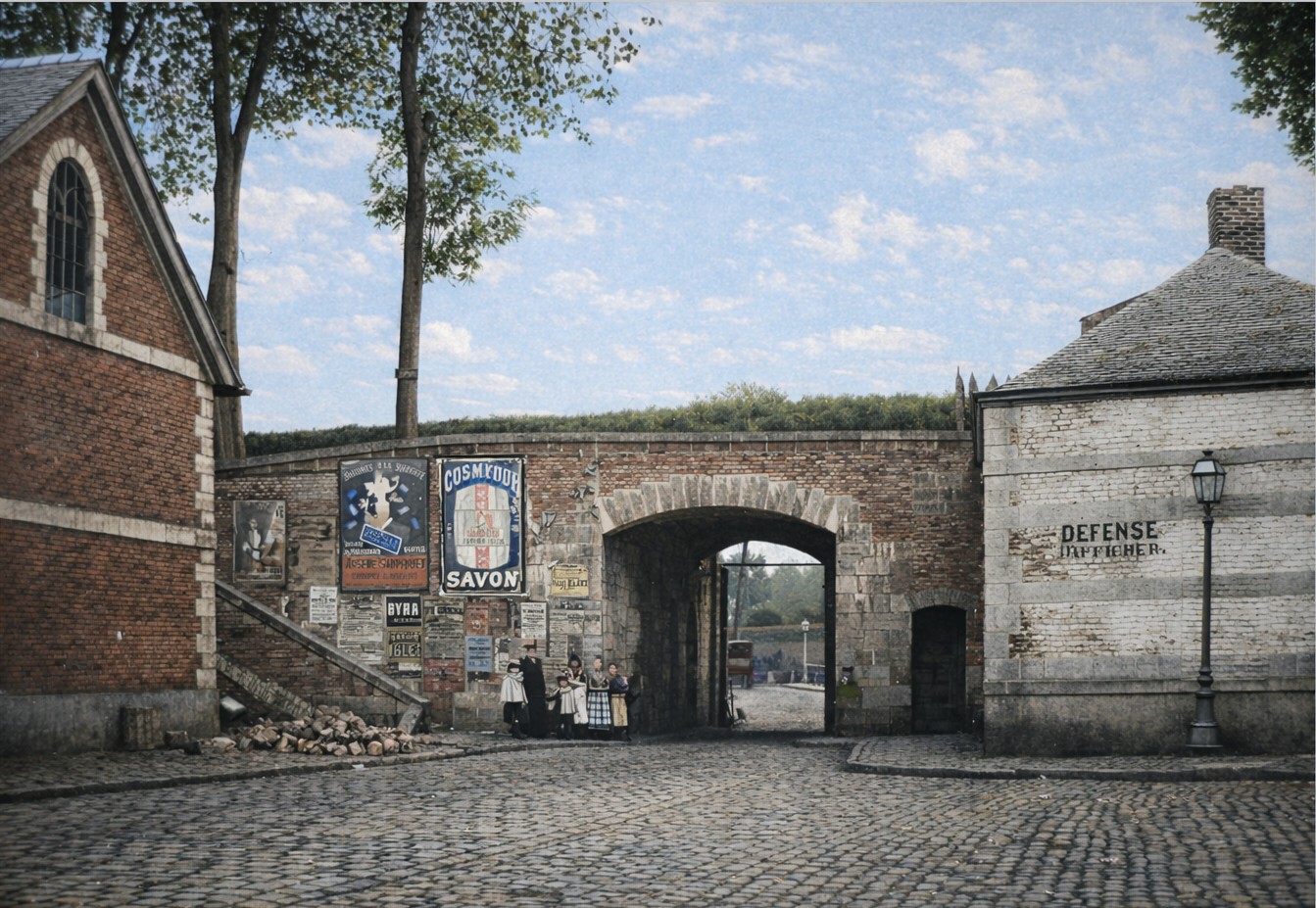 Sortie de la ville haute par la porte du Quesnoy