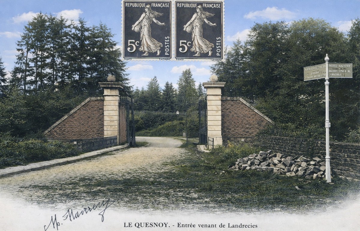 Carte postale de la demi-lune de la porte de Landrecies