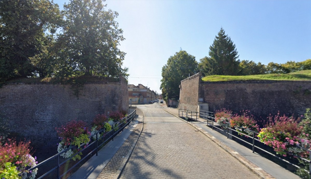 Porte de Valenciennes côté campagne aujourd'hui