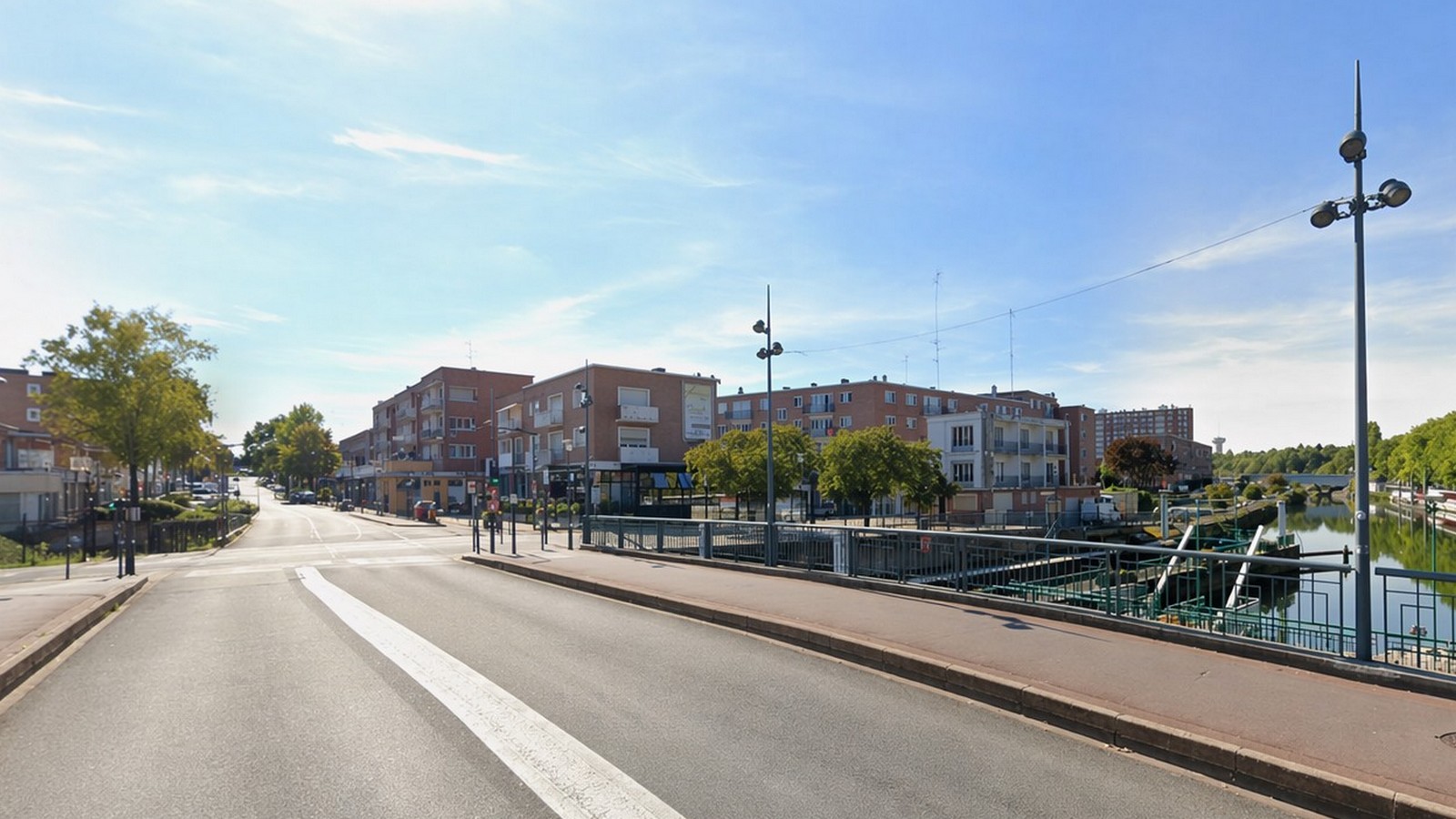 Immeuble vers le pont sur la Sambre à Maubeuge