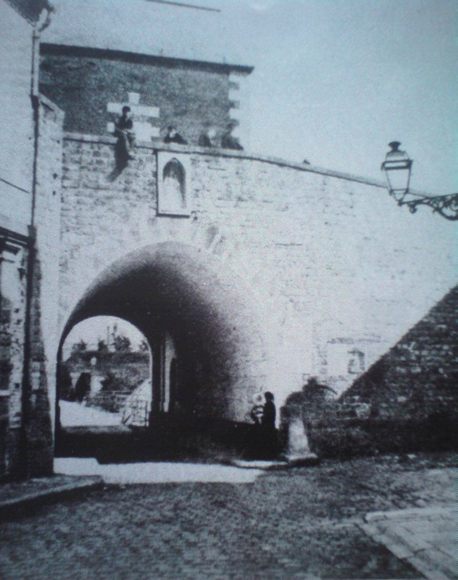 Les remparts d'Avesnes sur Helpe. Porte de Mons